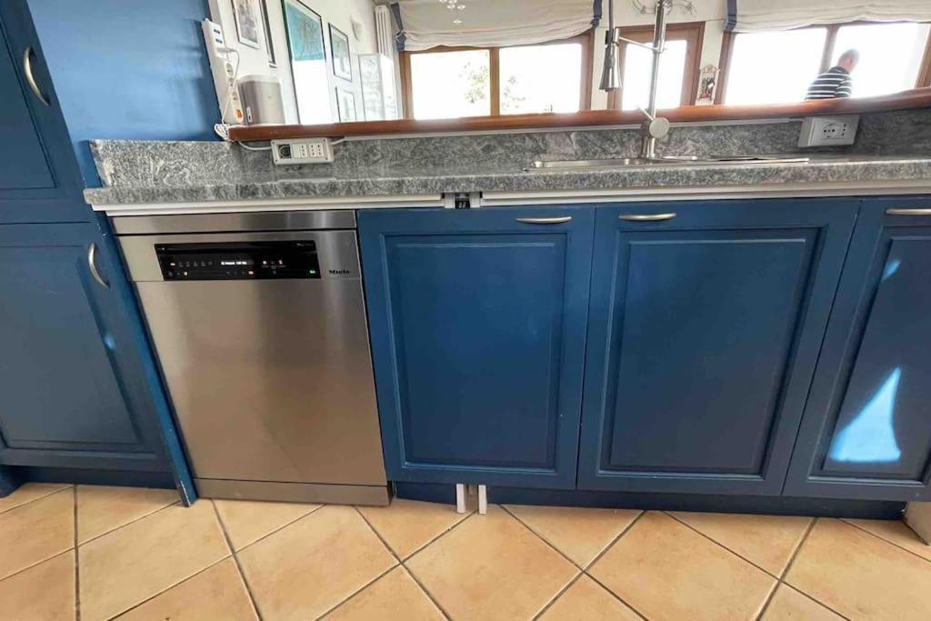 Villa Mit Whirlpool Und Phantastischer Aussicht Capoliveri  Exterior foto