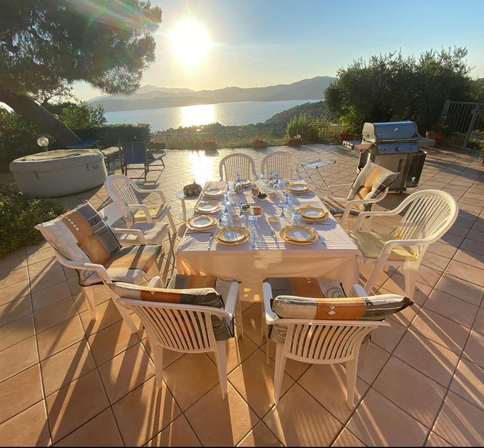 Villa Mit Whirlpool Und Phantastischer Aussicht Capoliveri  Exterior foto